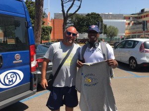 Barry Stevens, arrivato oggi a Pozzuoli, con coach Mauro Serpico