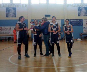 Le ragazze della Pallacanestro Pozzuoli premiate a Calvizzano