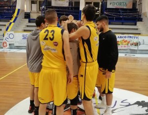 L'Under 20 che festeggia la vittoria a fine partita